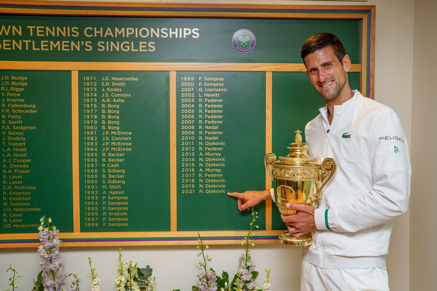 b_20210711_djokovic_trophy_TL102355-142589_709.jpg